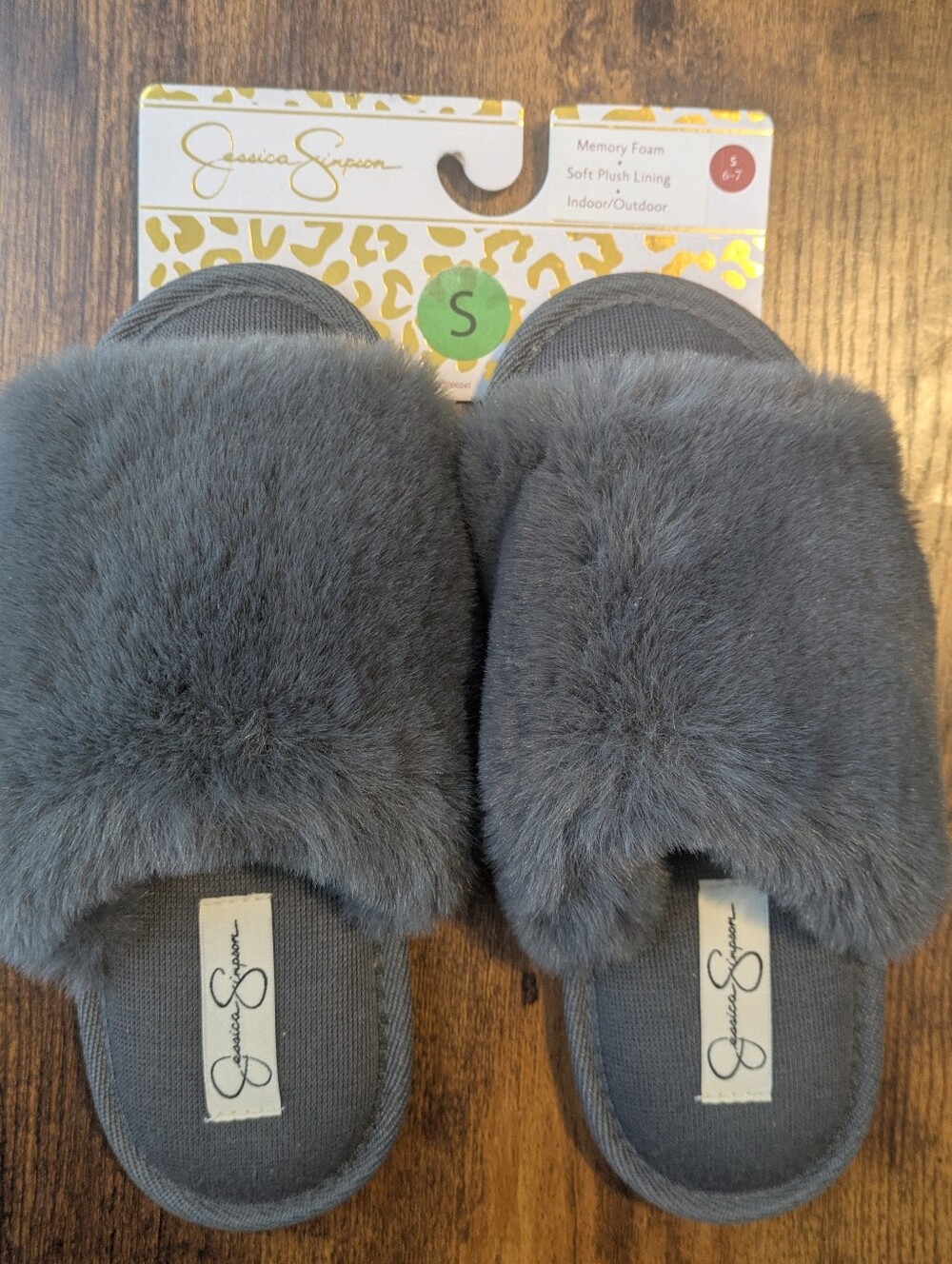 Jessica Simpson Women's Gray Plush Slippers